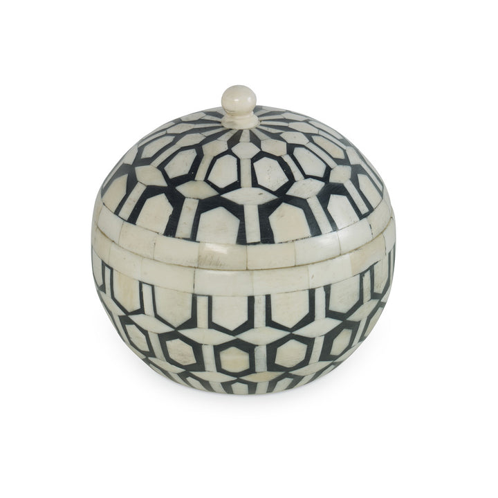 Marcela Bone Box, Small QR-20491.WHITEBLACK.0 by CuratedKravet CuratedKravet Geometric patterned handmade horn and bone box. Due to the handmade nature of the product, variation is to be expected. India DUST LIGHTLY WITH A SOFT, DRY CLOTH. </p><p>Dimensions: Length 5, Height 4.75, Width 5 Bone - 80%, Mdf - 20% - Fabric Carolina -