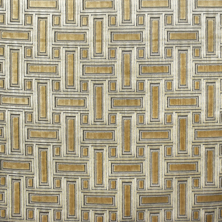 S1895 Bronze by Greenhouse Fabric 51% Viscose, 49% Polyester India 100,000 </p><p>Repeat: 6.73" H, 8.14" V 55" - Fabric Carolina -