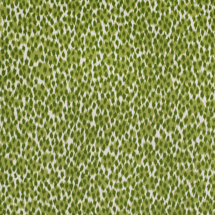 S2856 Apple by Greenhouse Fabric 100% Cotton TAIWAN 15,000 </p><p>Repeat: 13.5" H, 9" V 54" - Fabric Carolina -