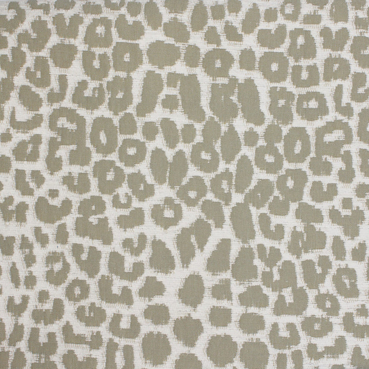 S4371 Silver by Greenhouse Fabric 100% Polyester USA 50,000 </p><p>Repeat: 16.778" H, 27" V 54" - Fabric Carolina -