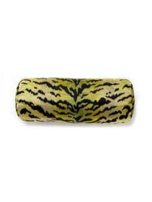 <p>Tigre Pillow 21 X 7 - Greens & Black SCBTIGRPILL0002 by Scalamandre Pillows</p><p><strong>Required Minimum Quantity Purchase: Product</p><p>Book: </p><p>Content: 69% VISCOSE 18% POLYESTER 13% COTTON</p><p>Origin: U.S.A.</p><p>Performance: MEDIUM DUTY</p><p>Repeat: Horizontal: 30.5" and Vertical: 24.75"</p><p>Width: 0</p>