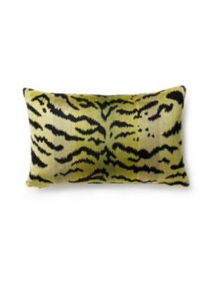 <p>Tigre Pillow 14 X 22 - Greens & Black SCLTIGRPILL0002 by Scalamandre Pillows</p><p><strong>Required Minimum Quantity Purchase: Product</p><p>Book: </p><p>Content: 13% COTTON, 69% VISCOSE / 18% POLYESTER /</p><p>Origin: U.S.A.</p><p>Performance: </p><p>Repeat: Horizontal: and Vertical: </p><p>Width: 0</p>