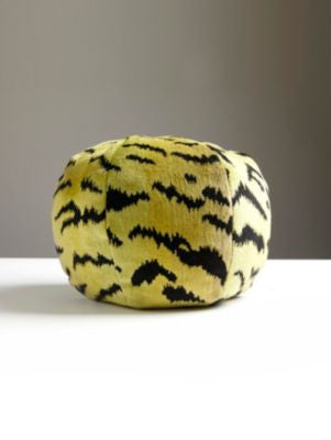 <p>Tigre Pillow 12 Dia - Greens & Black SCSTIGRPILL0002 by Scalamandre Pillows</p><p><strong>Required Minimum Quantity Purchase: Product</p><p>Book: </p><p>Content: 69% VISCOSE 18% POLYESTER 13% COTTON</p><p>Origin: U.S.A.</p><p>Performance: MEDIUM DUTY</p><p>Repeat: Horizontal: 30.5" and Vertical: 24.75"</p><p>Width: 0</p>