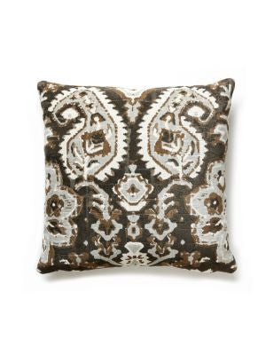 <p>Oushak Linen Velvet Pillow 22 X 22 - Smoke SCOUSHPILL0003 by Scalamandre Pillows</p><p><strong>Required Minimum Quantity Purchase: Product</p><p>Book: </p><p>Content: 81% LINEN / 10% COTTON /, 9% POLYESTER</p><p>Origin: U.S.A.</p><p>Performance: </p><p>Repeat: Horizontal: and Vertical: </p><p>Width: 0</p>