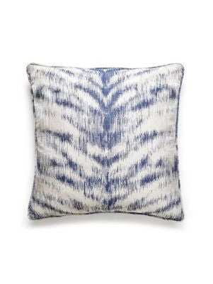 <p>Safari Weave Pillow 22 X 22 - Indigo SCSAFARPILL0003 by Scalamandre Pillows</p><p><strong>Required Minimum Quantity Purchase: Product</p><p>Book: MODERN LUXURY</p><p>Content: 35% SILK 33% COTTON 32% POLYESTER</p><p>Origin: U.S.A.</p><p>Performance: </p><p>Repeat: Horizontal: and Vertical: </p><p>Width: 0</p>