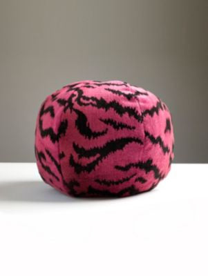 <p>Tigre Pillow 12 Dia - Reds & Black SCSTIGRPILL0003 by Scalamandre Pillows</p><p><strong>Required Minimum Quantity Purchase: Product</p><p>Book: </p><p>Content: 69% VISCOSE 18% POLYESTER 13% COTTON</p><p>Origin: U.S.A.</p><p>Performance: MEDIUM DUTY</p><p>Repeat: Horizontal: and Vertical: </p><p>Width: 0</p>