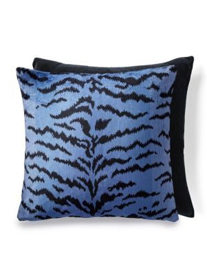 <p>TigreVelvet Pillow 22 X 22 - Blues & Black Black SCATIGRPILL0004 by Scalamandre Pillows</p><p><strong>Required Minimum Quantity Purchase: Product</p><p>Book: </p><p>Content: 13% COTTON, 60% SILK / 27% COTTON / 13% POLYESTER, 69% VISCOSE / 18% POLYESTER /</p><p>Origin: U.S.A.</p><p>Performance: </p><p>Repeat: Horizontal: and Vertical: </p><p>Width: 0</p>