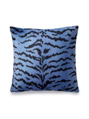 <p>Tigre Pillow 22 X 22 - Blues & Black SCTIGRPILL0004 by Scalamandre Pillows</p><p><strong>Required Minimum Quantity Purchase: Product</p><p>Book: </p><p>Content: 13% COTTON, 69% VISCOSE / 18% POLYESTER /</p><p>Origin: U.S.A.</p><p>Performance: </p><p>Repeat: Horizontal: and Vertical: </p><p>Width: 0</p>