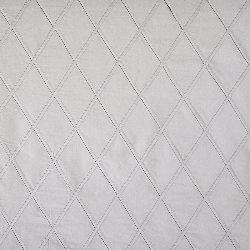 Tuck # 322 Silver Wing by Maxwell Fabric COLOR WAVES-PRECIOUS METALS 80% RAYON/20% POLYESTER INDIA See sample </p><p>Repeat: Horizontal: 4.75" and Vertical: 7.25" 54"EMB-51" - Fabric Carolina -