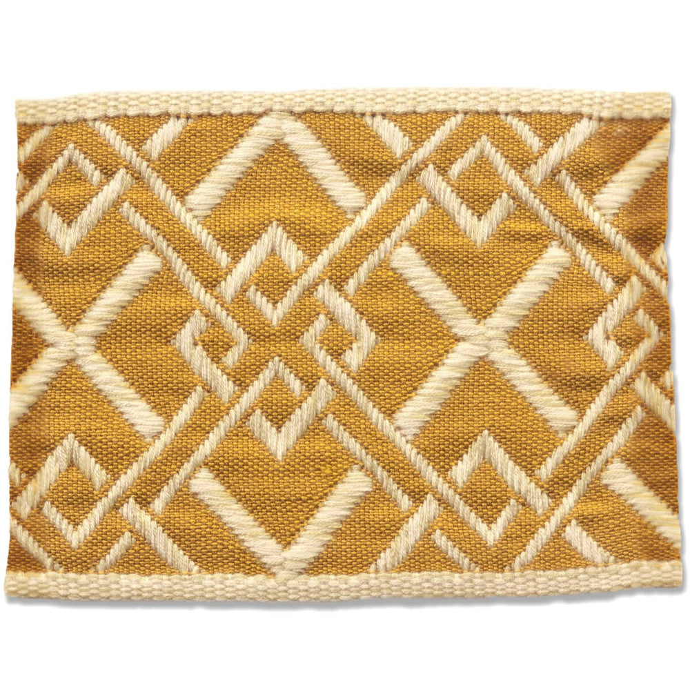 Vanity 4 Topaz by Stout Trim Stout Trim Vanity 4 TopazTrim NEW WORLD TAPES & BORDERS FRANCE </p><p>Repeat: H: 2.125, V: 0.000 2.65 in - Fabric Carolina -