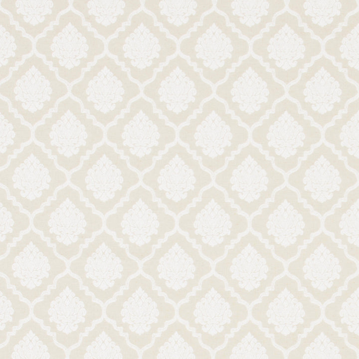 Family Crest Alabaster by Carole Fabric Ash Oak 65% Polyester, 25% Cotton, 10% Acrylic Spain 21,000 Martindale Circular Rubs Horizontal: 3.5 and Vertical: 4.5 55 - Fabric Carolina -