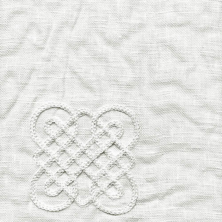 Guillaume Snow by Kasmir Fabric 1374 100% Linen
Embroidery
100% Rayon
 INDIA Not Tested </p><p>Repeat: Horizontal: 13 4/8 inches and Vertical: 7 4/8 inches 54 - Fabric Carolina -